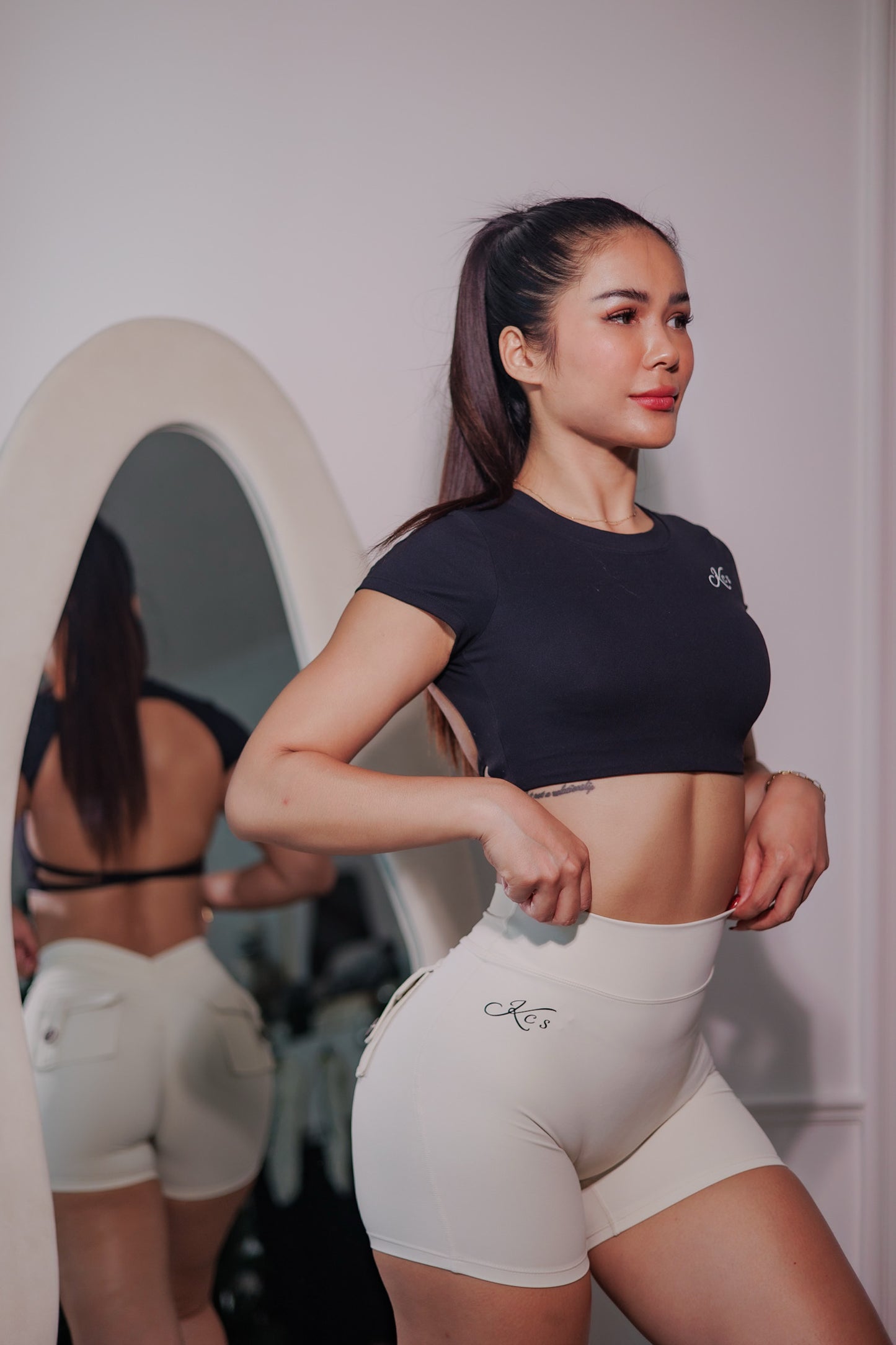 V Curves Pocket Shorts